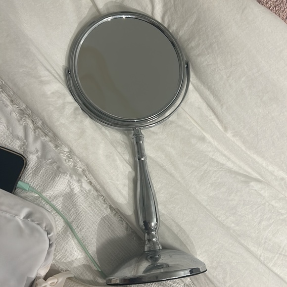 Makeup mirror - Picture 2 of 2